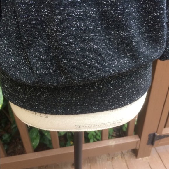 Black Top With Lots of Pizzazz! - Picture 4 of 6